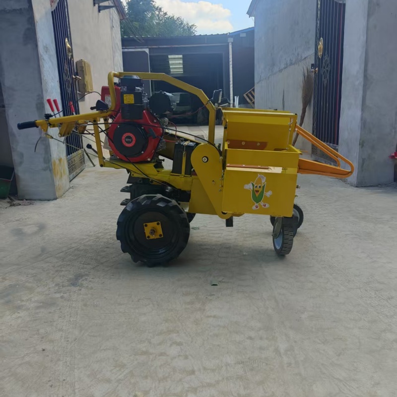 Low-Cost Mini Farm Corn Harves - огляд і ціна Combine Harvester Mini